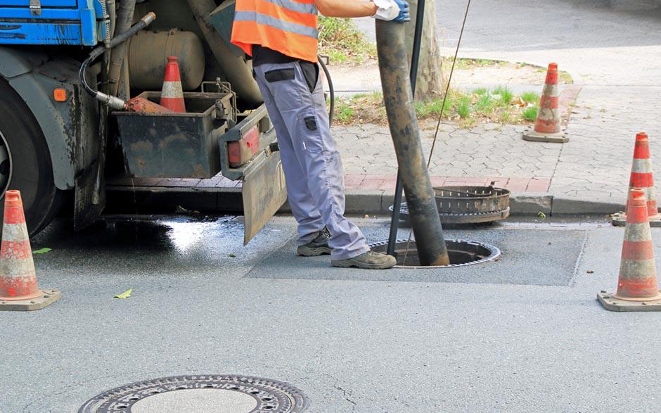 comment déboucher un wc Roinville